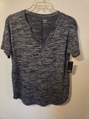 a.n.a Women’s Heathered Gray V-Neck Short Sleeve Top